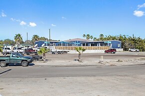 Bluff's Landing Lodge