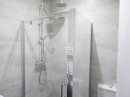 Chic City Apartment in Wallington