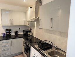 Chic City Apartment in Wallington
