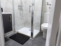 Chic City Apartment in Wallington
