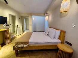 Trina Talles Alaçatı