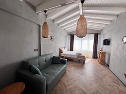 Trina Talles Alaçatı