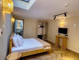 Trina Talles Alaçatı