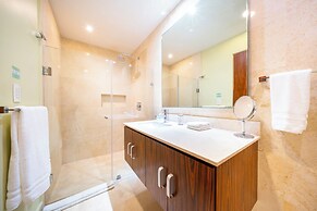 2 BR Condo with Rooftop Pool - Terrazas