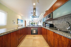 2 BR Condo with Rooftop Pool - Terrazas