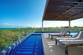 2 BR Condo with Rooftop Pool - Terrazas