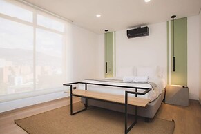 Cool 3 BR W/ Balcony in Laureles Medellín