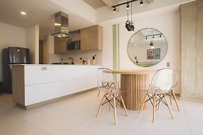 Cool 3 BR W/ Balcony in Laureles Medellín