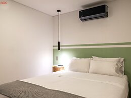 Cozy 3 BR w/ Balcony in Laureles Medellín