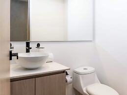 Cozy 3 BR w/ Balcony in Laureles Medellín