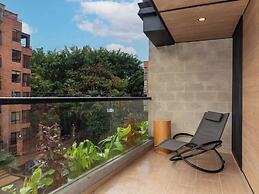 Cozy 3 BR w/ Balcony in Laureles Medellín