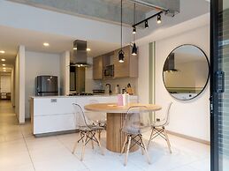 Cozy 3 BR w/ Balcony in Laureles Medellín