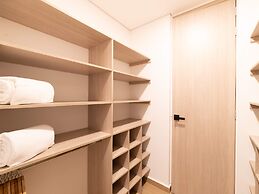 Panoramic 3 BR w/ Balcony in Laureles Medellín