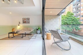 Panoramic 3 BR w/ Balcony in Laureles Medellín