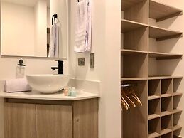 Panoramic 3 BR w/ Balcony in Laureles Medellín