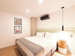 Panoramic 3 BR w/ Balcony in Laureles Medellín