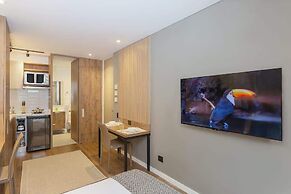 Majestic Loft w/ Balcony