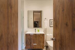 Majestic Loft w/ Balcony