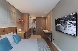 Majestic Loft w/ Balcony