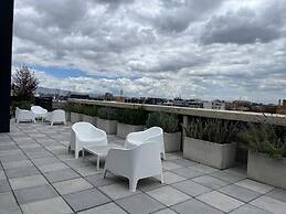 Majestic Loft w/ Balcony