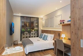 Majestic Loft w/ Balcony