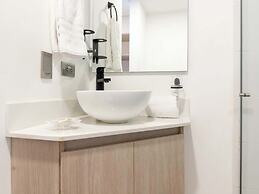 Fantastic 3 BR w/ Balcony in Laureles Medellín