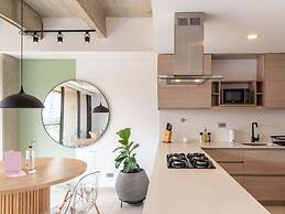 Lovely 3 BR w/ Balcony in Laureles Medellin