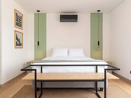 Lovely 3 BR w/ Balcony in Laureles Medellin