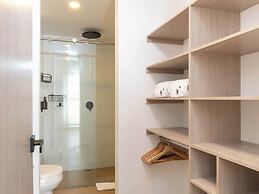 Lovely 3 BR w/ Balcony in Laureles Medellin