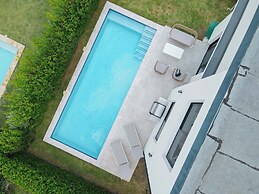 Stylish 3BR Villa by Vistacana Rentals