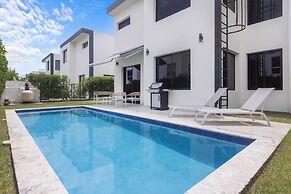 Stylish 3BR Villa by Vistacana Rentals