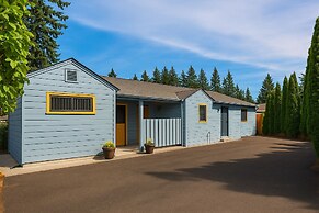 Master Suite with Fruitful Tree backyard