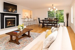 Luxury 180 degree Lake View