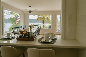 Luxury 180 degree Lake View