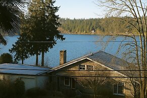 Luxury 180 degree Lake View