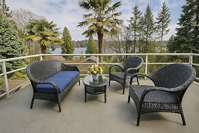 Luxury 180 degree Lake View