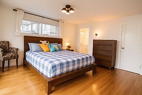 Luxury 180 degree Lake View