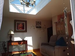 Tranquil Hillside Cottage Retreat