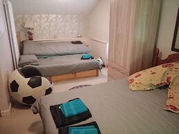 Tranquil Hillside Cottage Retreat