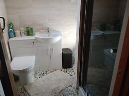 Tranquil Hillside Cottage Retreat