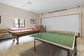 Arctic Wolf at Summit Base