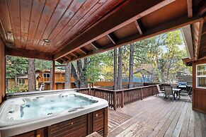 Arctic Wolf at Summit Base