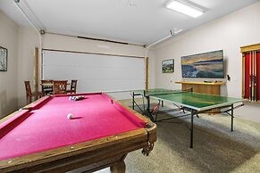 Arctic Wolf at Summit Base