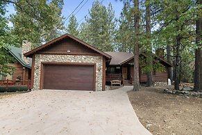 Arctic Wolf at Summit Base