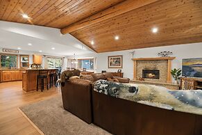 Arctic Wolf at Summit Base