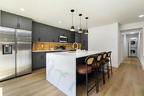 Comfy Stay in Bellevue Parking Included