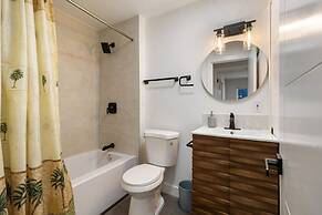 Comfy Stay in Bellevue Parking Included