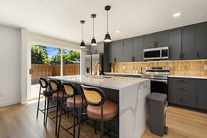 Comfy Stay in Bellevue Parking Included