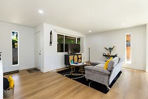 Comfy Stay in Bellevue Parking Included