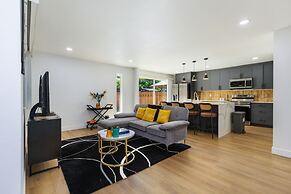 Comfy Stay in Bellevue Parking Included